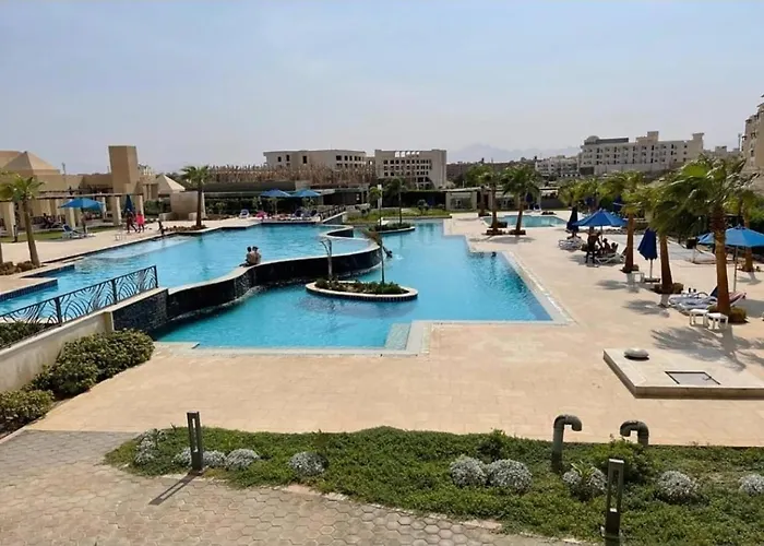 Luxury S & Pool View, *